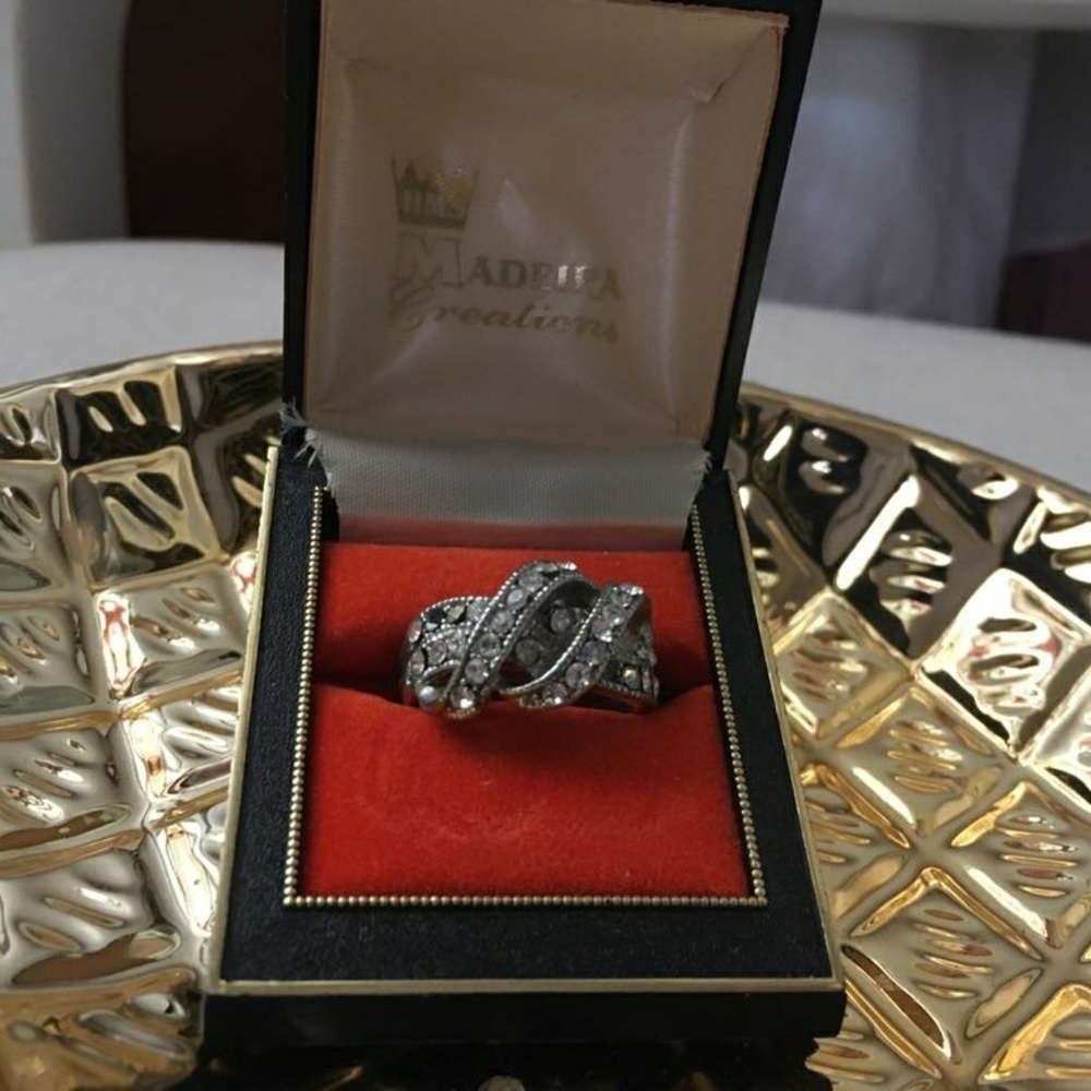 Fashion ring